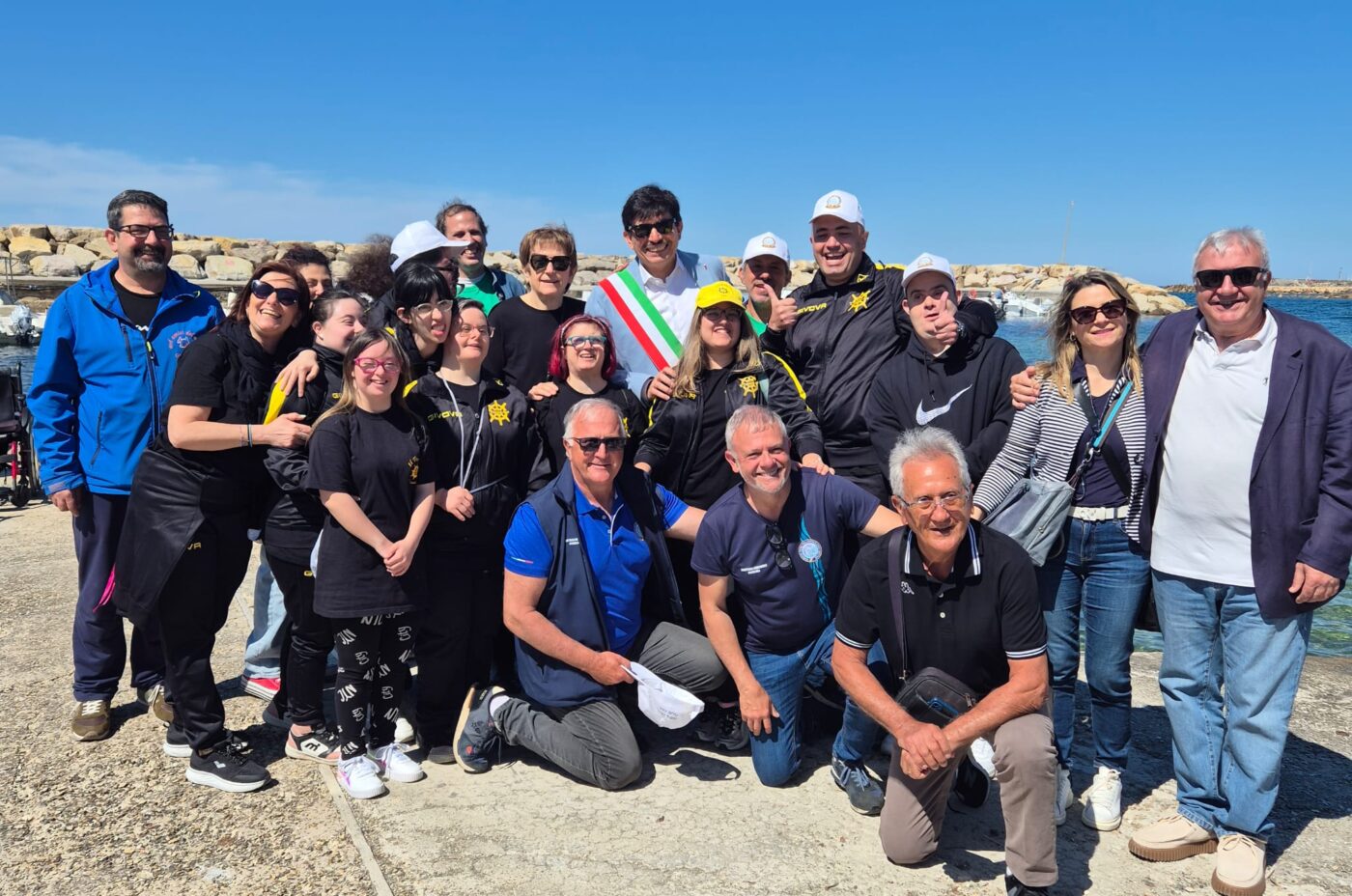 Una giornata speciale di pesca per venti ragazzi diversamente abili alla Lega Navale di Civitavecchia