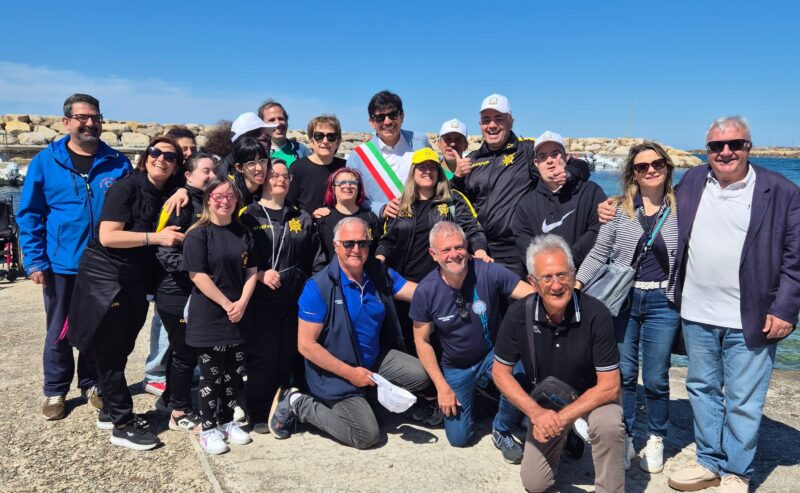 Una giornata speciale di pesca per venti ragazzi diversamente abili alla Lega Navale di Civitavecchia